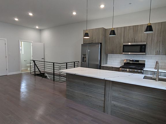 5th image of 2341 N Hancock St #2