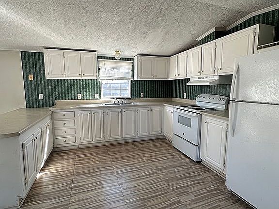 5th image of 388 Lukeman Ln