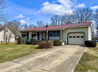 2427 Ridgewood Ct, New Castle, PA 16101