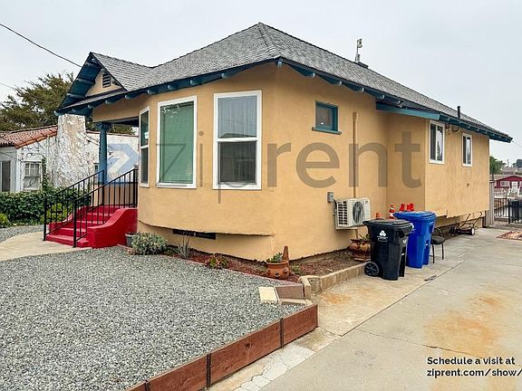 3rd image of 1121 S Fresno St