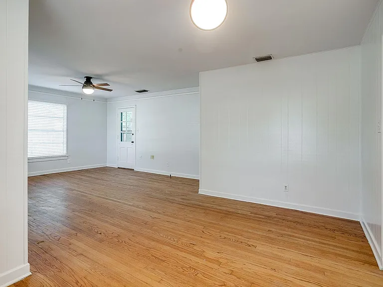 3557 Suffolk Dr — Photo 6