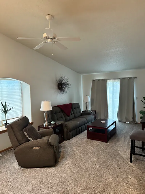 Fully Furnished, Utilities Included, 3 BR, 2 BA Eagle Run Twinhome — Photo 4