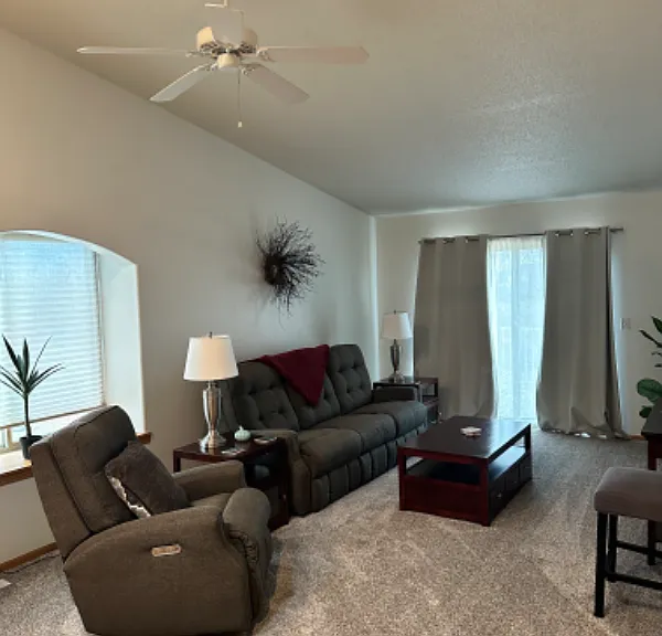 1058 Parkway Dr — Photo 4