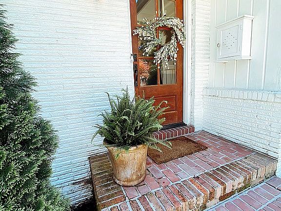 4th image of 4143 Hedge Hills Ave