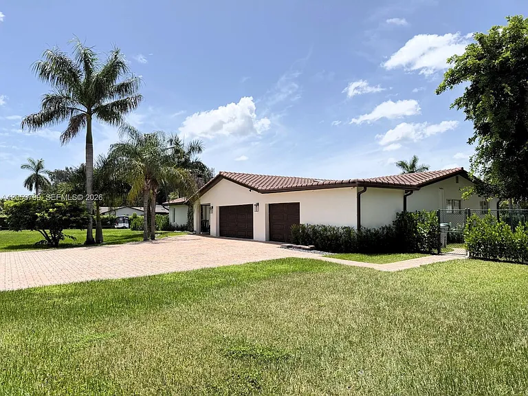10950 SW 40th Ct — Photo 5