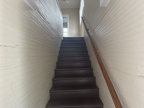 2nd image of 305 1/2 E Clifton St