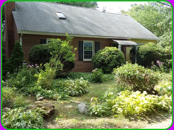 12 Moorland St, Amherst, MA 01002