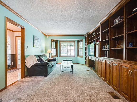 4th image of 10716 Wren St NW