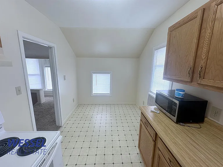 902 N Vernon St — Photo 13