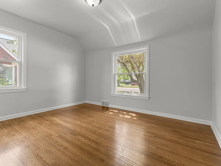 21311 Outer Dr — Photo 20