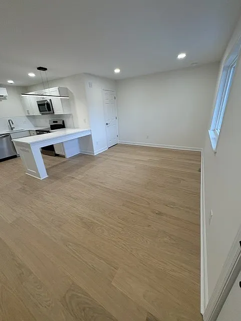 1 bed, 576 sqft, $1,375 — Photo 3