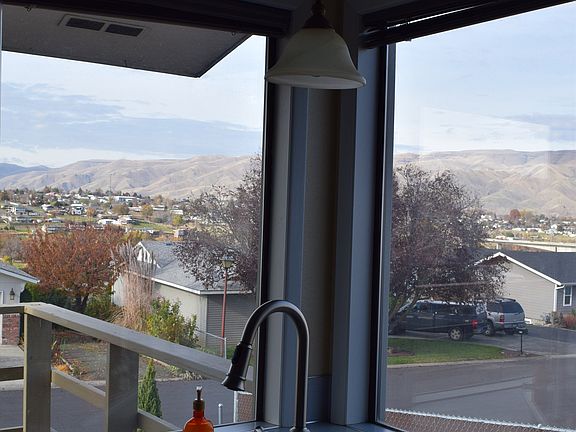 Kitchen sink view