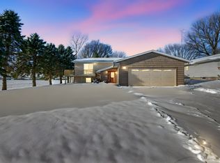 225 S 7th Ave E #E, Truman, MN 56088