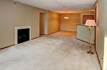 4th image of 900 Oconomowoc Pkwy