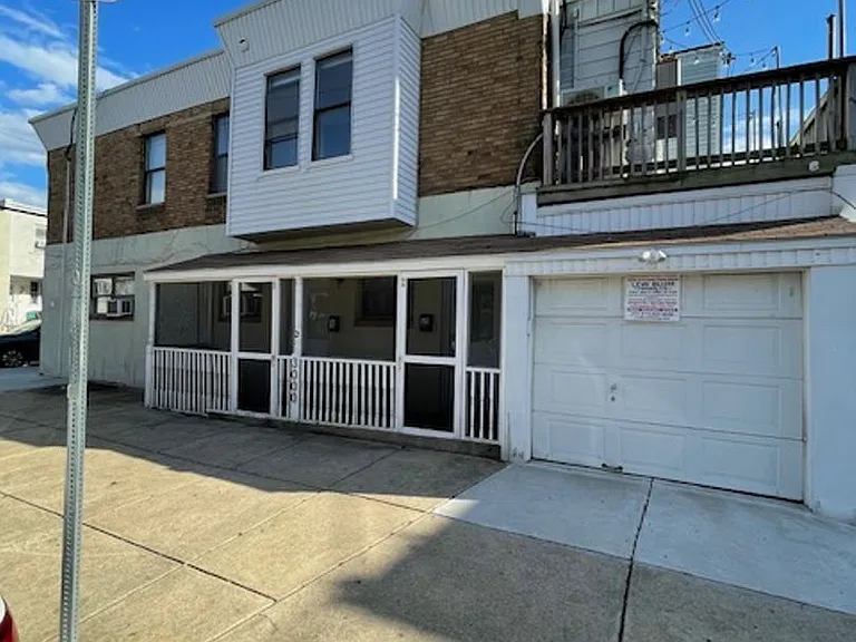 3000 S 16th St — Photo 1