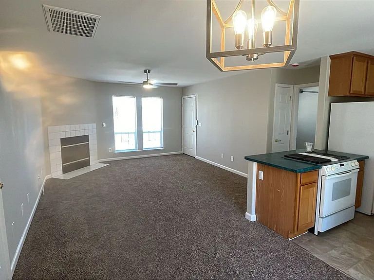 2120 Country Club Dr #22 — Photo 4