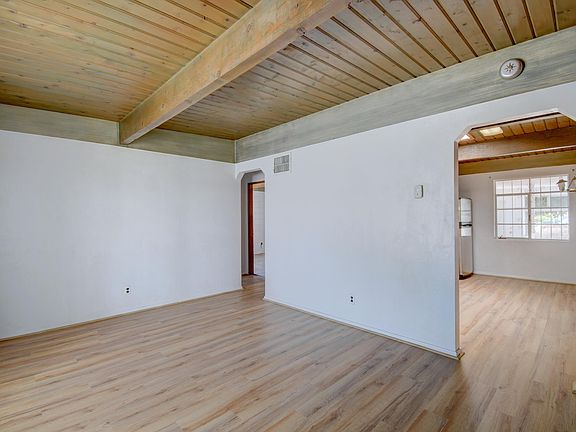 4th image of 2701 Dakota St NE