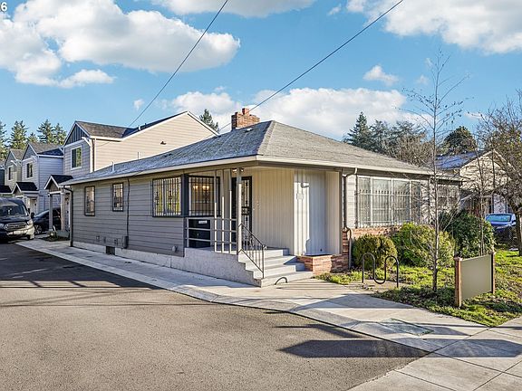 2nd image of 10985 SE Holgate Blvd