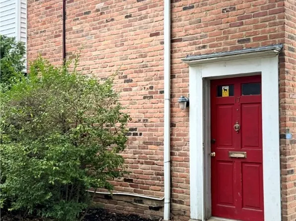 8 Richmond Sq #R17, Euclid, OH 44143