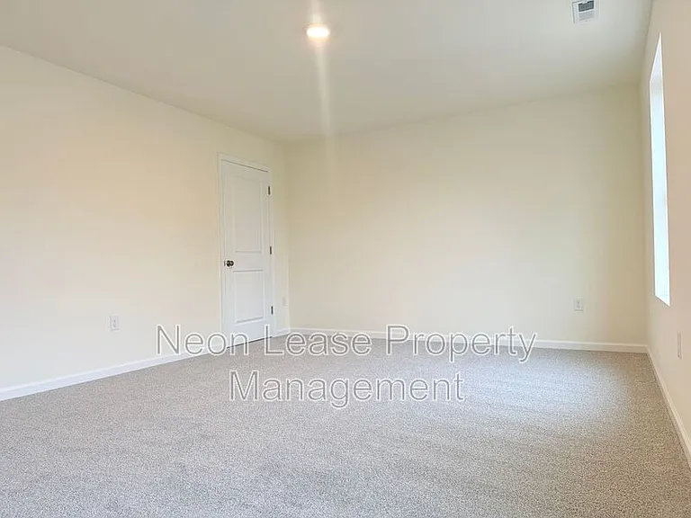 400 N Walnut St — Photo 9