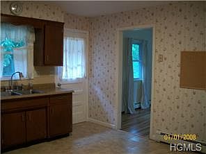 3rd image of 20 Collier Dr W