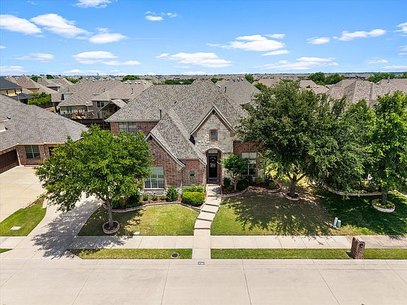 3rd image of 665 Featherstone Dr