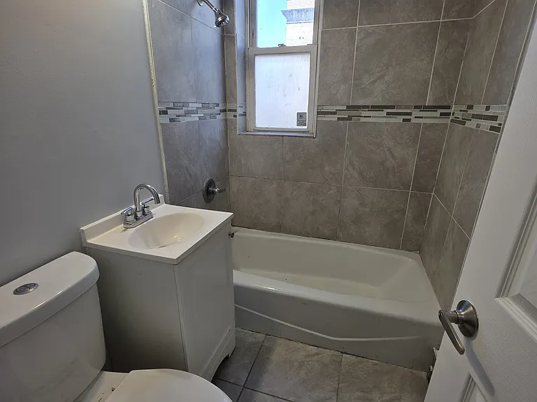 335 Wells St #1A — Photo 10