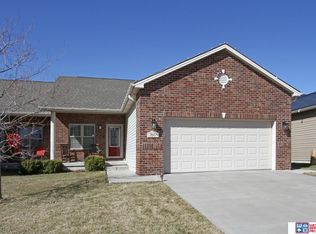 7611 Greycliff Dr, Lincoln, NE 68516