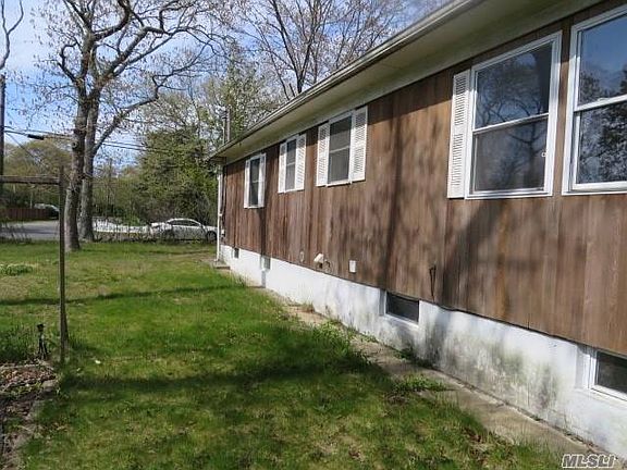 4th image of 36 Fanning Ave