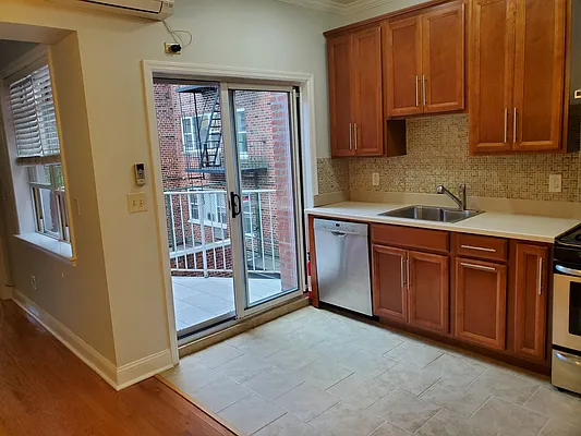 Rented by Hudson Exclusive Inc | media 3