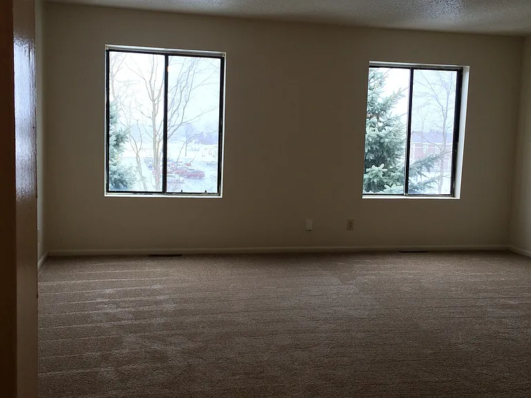 510-542 Hycliff Dr N — Photo 33