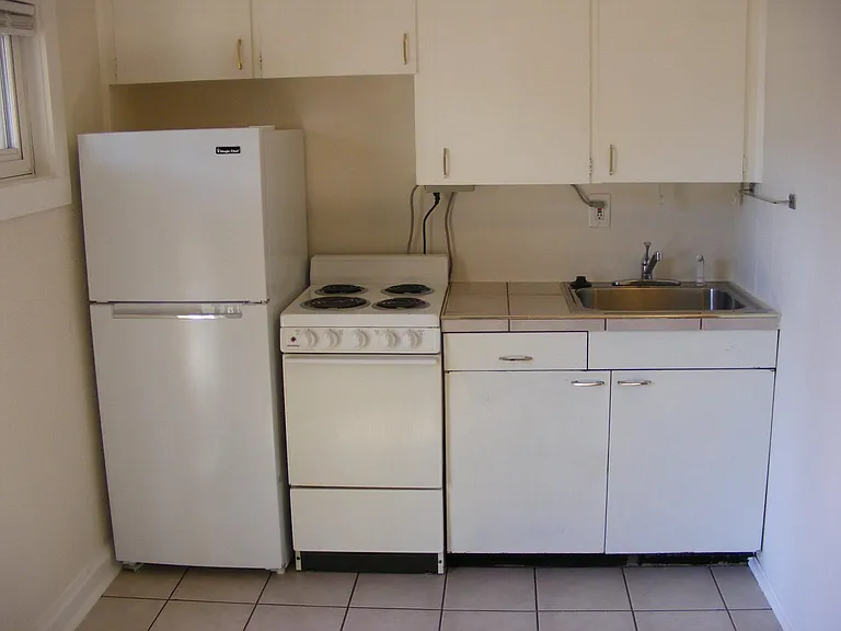115 N Park St #4 — Photo 3