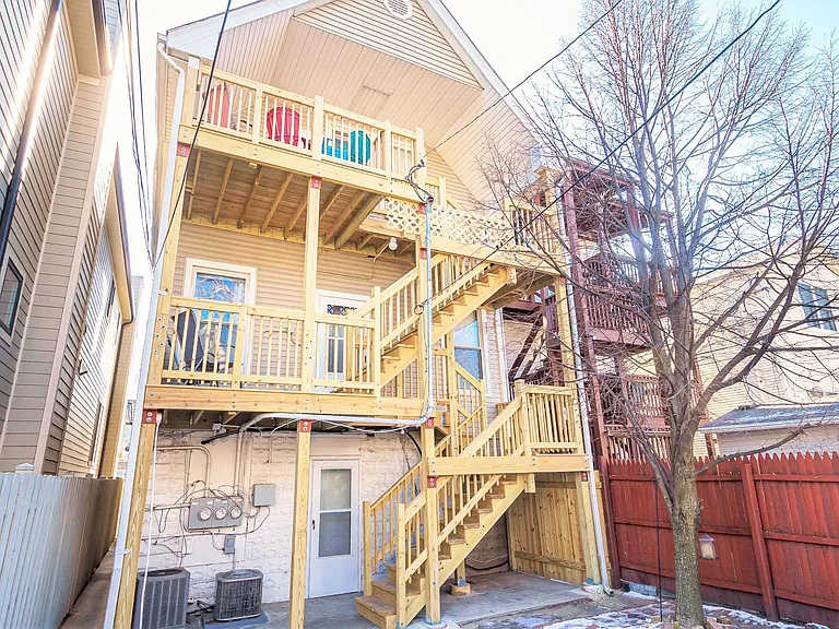 1138 W Barry Ave #G — Photo 8