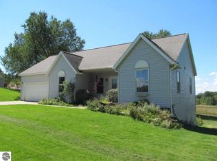 8874 Lamplighter Ln, Cadillac, MI 49601