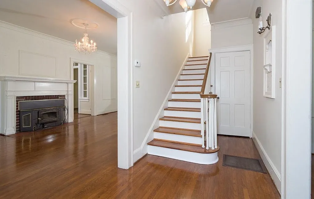 1224 Fairview Drive - 1 — Photo 2