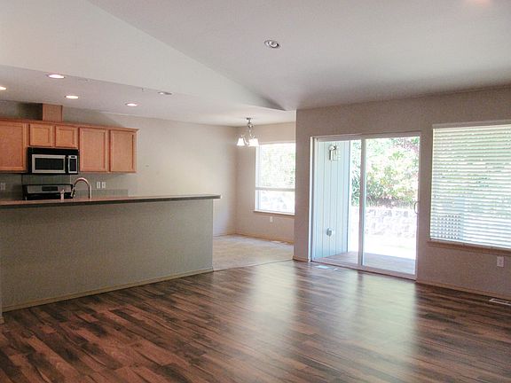4th image of 1110 W Wyandotte Ave