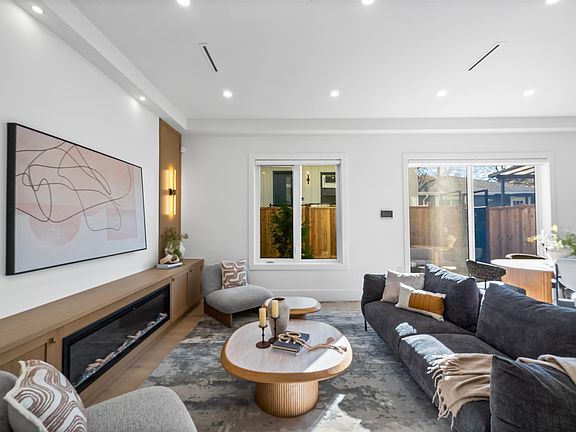 2nd image of 2710 Kitchener St #2