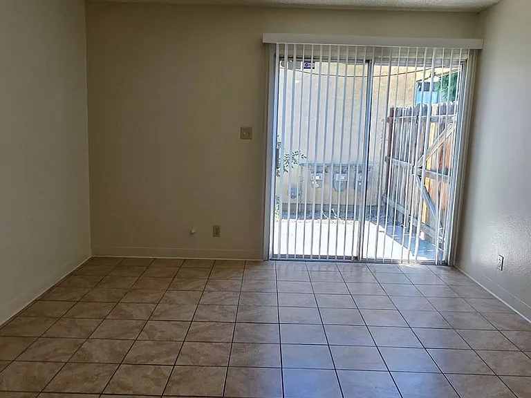 5909 Ming Ave #7-12 — Photo 5