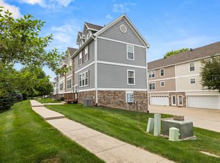15226 Greenbelt Dr, Urbandale, IA 50323