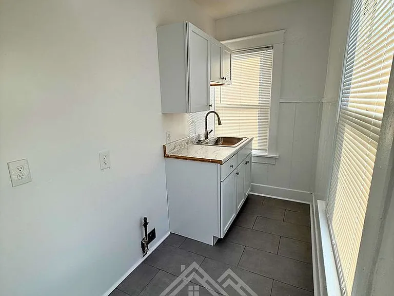 1500 SW Van Buren St — Photo 5