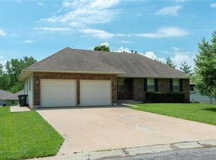 504 E Chestnut St, Odessa, MO 64076