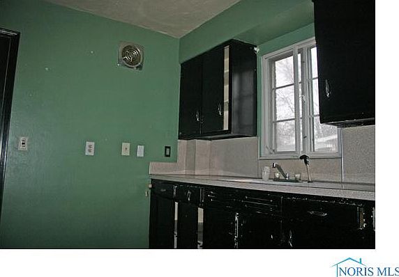 4th image of 710 W Gramercy Ave