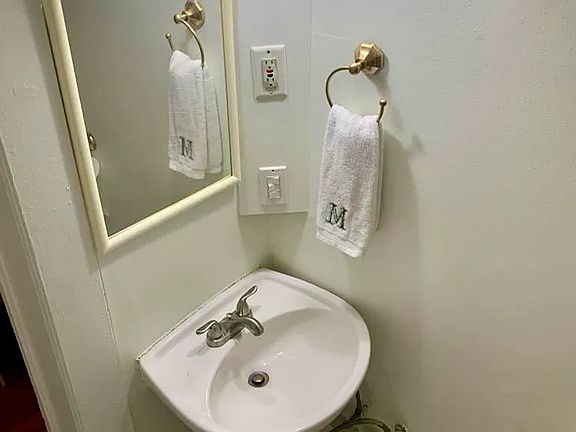 4th image of 520 Park Dr NE #524