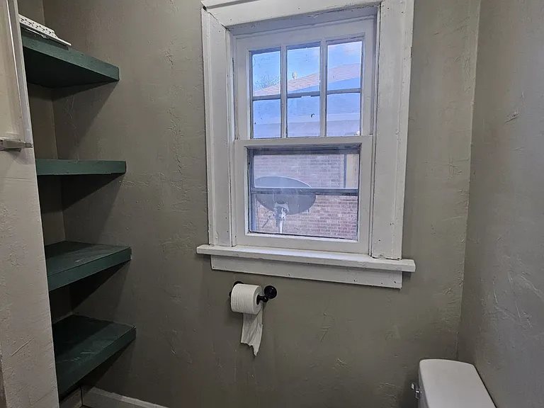 1503 N Broadway Ave — Photo 8