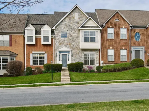 27 Beallair Square Dr, Charles Town, WV 25414