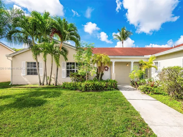 806 NE 214th Ln APT 3, Miami, FL 33179