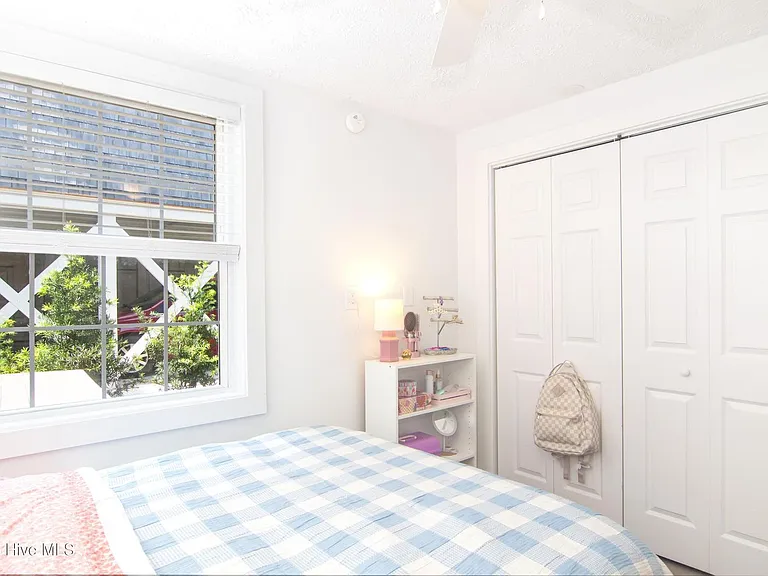 21 W Henderson St — Photo 30