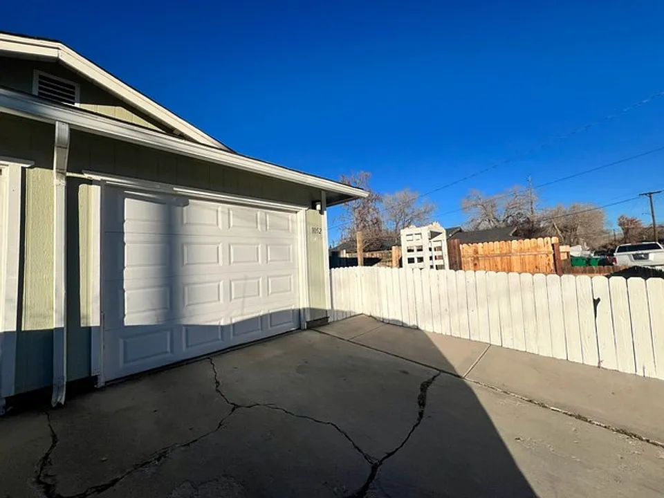 1052 I St