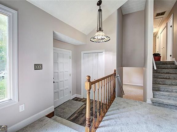 3rd image of 1032 Summer Pl NW