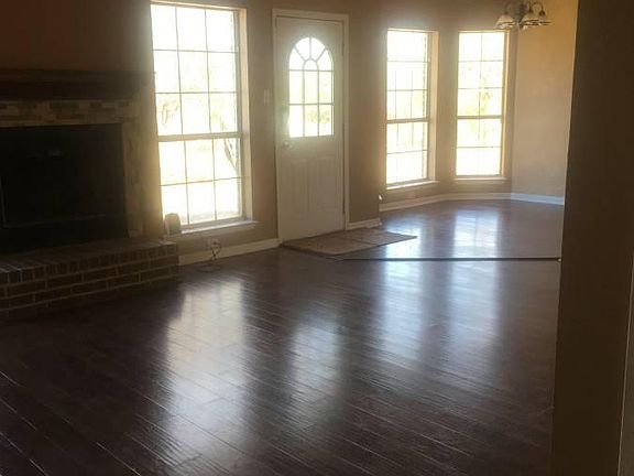 Bay windows, lots of light